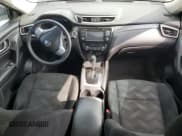 ✅ 2015 Nissan Rogue SV • VIN: 5N1AT2MV3FC922696 • Lot: 93533775. Wystawiony na Copart z przebiegiem 189 077 mil. Bezpłatny archiwum sprzedaży aukcyjnych z USA i szczegółowy raport historii pojazdu na DreamBid. Zdjęcie 16.