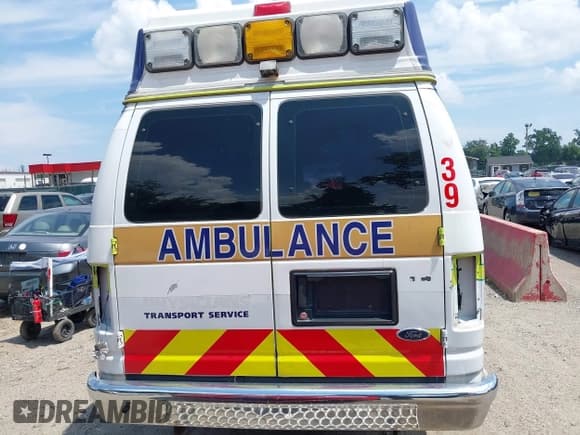 ✅ 2014 Ford Econoline Cargo Commercial • VIN: 1FDSS3EL6EDB14667 • Lot: 42633513. Listed on IAAI with 307,000 mi. Free auction sales archive from the USA and detailed vehicle history report at DreamBid. Image 16.