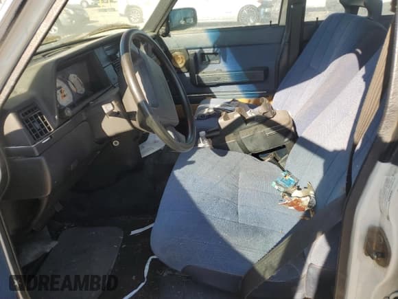 ✅ 1991 Volvo 240 • VIN: YV1AA8844M1440465 • Lot: 70953605. Listed on Copart with 408,172 mi. Free auction sales archive from the USA and detailed vehicle history report at DreamBid. Image 7.