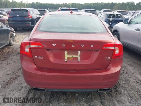 ✅ 2015 Volvo S60 T5 Drive-E Platinum • VIN: YV140MFM1F2351459 • Lot: 42840183. Wystawiony na IAAI z przebiegiem 148 000 mil. Bezpłatny archiwum sprzedaży aukcyjnych z USA i szczegółowy raport historii pojazdu na DreamBid. Zdjęcie 16.