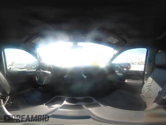 2021 Chevrolet Silverado 1500 LT z VIN 1GCUYDED7MZ254660, wystawiony jako IAAI lot #43341824 z przebiegiem 48 470 mil mil oraz . Historia ofert i sprzedaży dostępna na DreamBid. Obrazek 18.