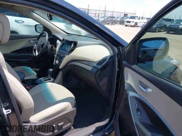 2017 Hyundai Santa Fe 2.0T с VIN 5NMZU4LA4HH042061, выставлен на аукционе IAAI как лот 42671781 с пробегом 108 104 миль миль и . История ставок и продаж доступна на DreamBid. Изображение 5.