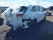 ✅ 2022 Volkswagen Atlas SE • VIN: 1V2JE2CAXNC211975 • Lot: 41668404. Wystawiony na IAAI z przebiegiem 17 983 mil. Bezpłatny archiwum sprzedaży aukcyjnych z USA i szczegółowy raport historii pojazdu na DreamBid. Zdjęcie 4.