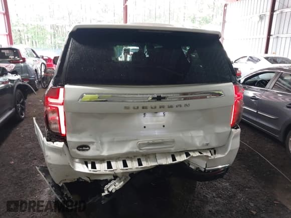 ✅ 2022 Chevrolet Suburban LT • VIN: 1GNSKCKD7NR235784 • Lot: 42336595. Listed on IAAI with 71,125 mi. Free auction sales archive from the USA and detailed vehicle history report at DreamBid. Image 16.