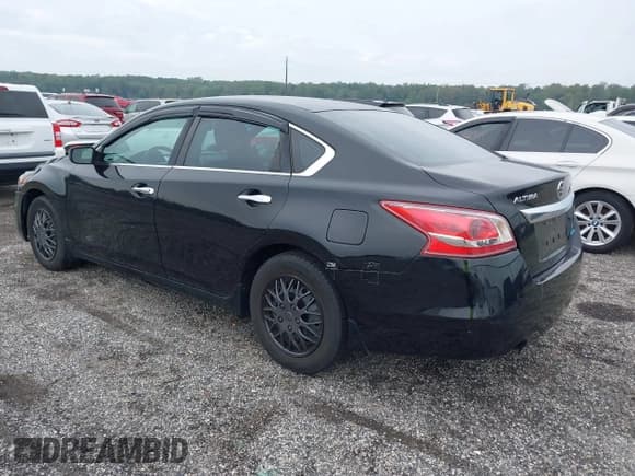 ✅ 2013 Nissan Altima SV • VIN: 1N4AL3AP9DC123959 • Lot: 43289365. Listed on IAAI with 208,756 mi. Free auction sales archive from the USA and detailed vehicle history report at DreamBid. Image 3.