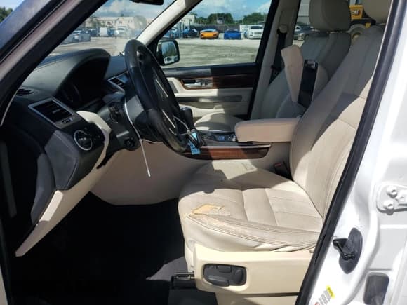 ✅ 2011 Land Rover Range Rover Sport SC • VIN: SALSH2E42BA273147 • Lot: 84803465. Listed on Copart with 116,758 mi. Free auction sales archive from the USA and detailed vehicle history report at DreamBid. Image 7.