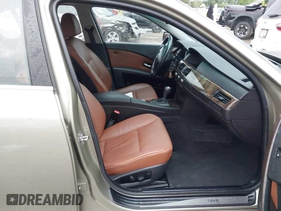 ✅ 2004 BMW 5 Series 530i • VIN: WBANA73514B801885 • Lot: 43127772. Wystawiony na IAAI z przebiegiem 145 056 mil. Bezpłatny archiwum sprzedaży aukcyjnych z USA i szczegółowy raport historii pojazdu na DreamBid. Zdjęcie 5.