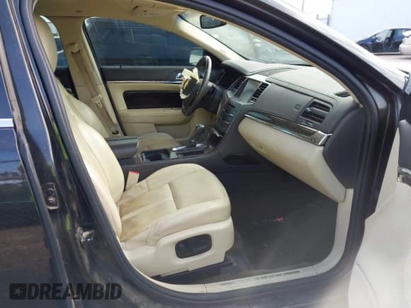 ✅ 2014 Lincoln MKS • VIN: 1LNHL9DK8EG607672 • Lot: 42270389. Wystawiony na IAAI z przebiegiem 160 785 mil. Bezpłatny archiwum sprzedaży aukcyjnych z USA i szczegółowy raport historii pojazdu na DreamBid. Zdjęcie 5.