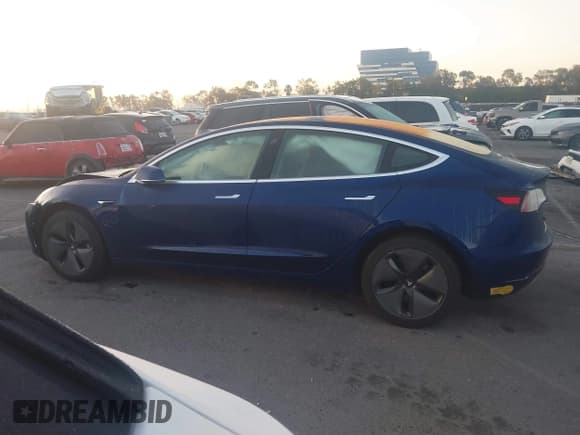 ✅ 2018 Tesla Model 3 Long Range Battery • VIN: 5YJ3E1EA4JF041403 • Lot: 43516919. Wystawiony na IAAI z przebiegiem 71 670 mil. Bezpłatny archiwum sprzedaży aukcyjnych z USA i szczegółowy raport historii pojazdu na DreamBid. Zdjęcie 14.