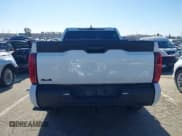 ✅ 2025 Toyota Tundra SR5 • VIN: 5TFLA5DBXSX301498 • Лот: 43796005. Опубликован ранее на IAAI с пробегом 2 663 миль. Бесплатный доступ к архиву аукционных продаж из США и подробный отчёт об истории автомобиля на DreamBid. Изображение 16.