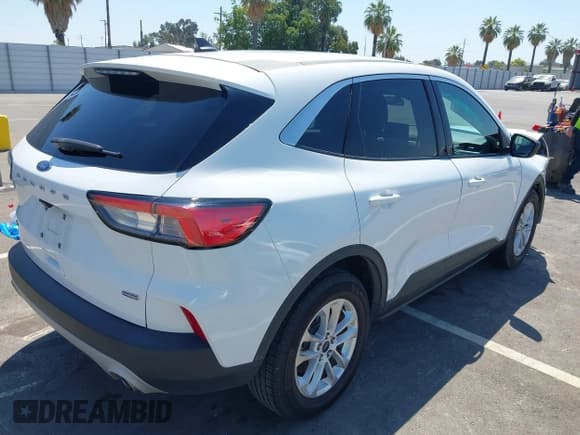 ✅ 2022 Ford Escape SE Hybrid • VIN: 1FMCU0BZ9NUA25942 • Lot: 42651753. Listed on IAAI with 97,211 mi. Free auction sales archive from the USA and detailed vehicle history report at DreamBid. Image 4.