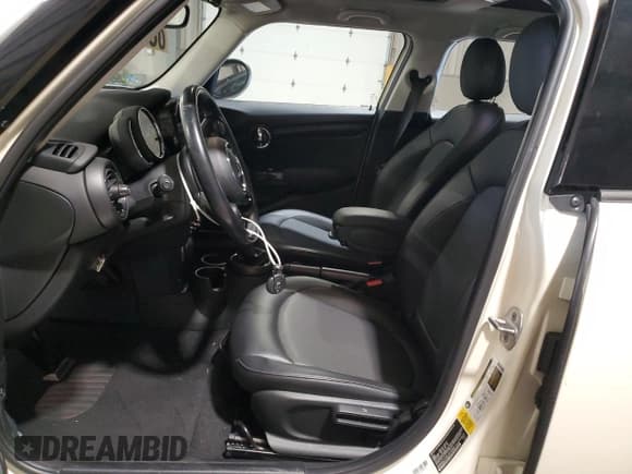 ✅ 2018 MINI Hardtop 4 Door Cooper • VIN: WMWXU1C54J2F79404 • Lot: 67797355. Wystawiony na Copart z przebiegiem 43 133 mil. Bezpłatny archiwum sprzedaży aukcyjnych z USA i szczegółowy raport historii pojazdu na DreamBid. Zdjęcie 7.