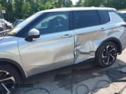 ✅ 2023 Mitsubishi Outlander SE • VIN: JA4J4UA80PZ052636 • Lot: 42500377. Wystawiony na IAAI z przebiegiem 104 146 mil. Bezpłatny archiwum sprzedaży aukcyjnych z USA i szczegółowy raport historii pojazdu na DreamBid. Zdjęcie 6.