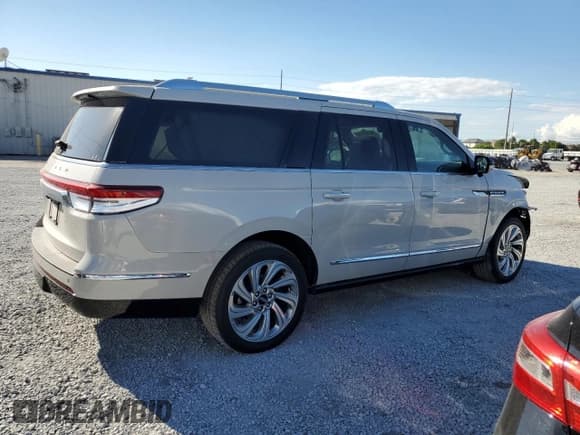 ✅ 2024 Lincoln Navigator Reserve • VIN: 5LMJJ3LG2REL11787 • Lot: 87360185. Wystawiony na Copart z przebiegiem 29 115 mil. Bezpłatny archiwum sprzedaży aukcyjnych z USA i szczegółowy raport historii pojazdu na DreamBid. Zdjęcie 3.