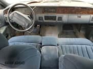 ✅ 1992 Buick Roadmaster • VIN: 1G4BN5371NR444504 • Lot: 58724105. Wystawiony na Copart z przebiegiem 128 401 mil. Bezpłatny archiwum sprzedaży aukcyjnych z USA i szczegółowy raport historii pojazdu na DreamBid. Zdjęcie 8.