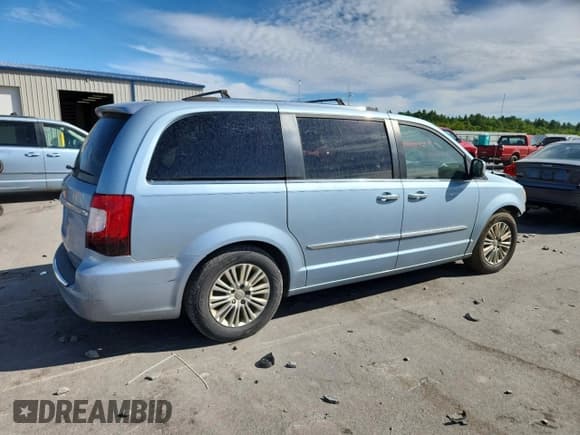 ✅ 2013 Chrysler Town & Country Limited • VIN: 2C4RC1GG9DR589732 • Lot: 70097055. Wystawiony na Copart z przebiegiem 461 098 mil. Bezpłatny archiwum sprzedaży aukcyjnych z USA i szczegółowy raport historii pojazdu na DreamBid. Zdjęcie 3.