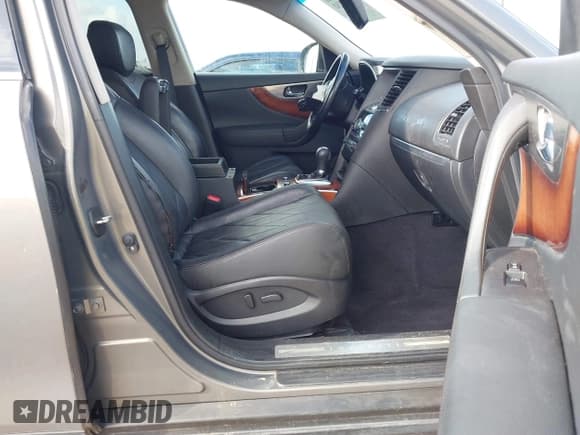 ✅ 2010 Infiniti FX • VIN: JN8AS1MW0AM856299 • Lot: 42585732. Wystawiony na IAAI z przebiegiem 74 415 mil. Bezpłatny archiwum sprzedaży aukcyjnych z USA i szczegółowy raport historii pojazdu na DreamBid. Zdjęcie 5.