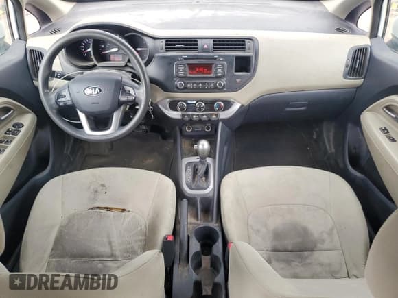 ✅ 2013 Kia Rio LX • VIN: KNADM5A32D6155600 • Лот: 81182105. Опубликован ранее на Copart с пробегом 175 018 миль. Бесплатный доступ к архиву аукционных продаж из США и подробный отчёт об истории автомобиля на DreamBid. Изображение 8.