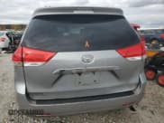 ✅ 2011 Toyota Sienna XLE • VIN: 5TDDK3DC2BS021790 • Лот: 89738505. Опубликован ранее на Copart с пробегом 271 209 миль. Бесплатный доступ к архиву аукционных продаж из США и подробный отчёт об истории автомобиля на DreamBid. Изображение 6.