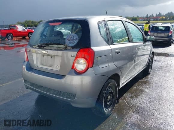 ✅ 2009 Chevrolet Aveo 1LT • VIN: KL1TD66E39B384243 • Lot: 40587618. Wystawiony na IAAI z przebiegiem 140 868 mil. Bezpłatny archiwum sprzedaży aukcyjnych z USA i szczegółowy raport historii pojazdu na DreamBid. Zdjęcie 4.