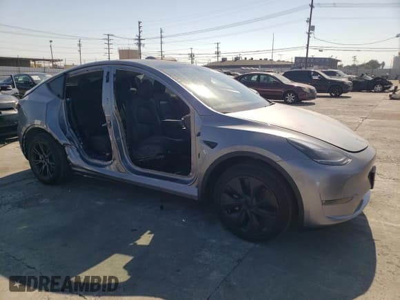 ✅ 2024 Tesla Model Y Long Range • VIN: 7SAYGAEE6RF131749 • Lot: 74548014. Wystawiony na Copart z przebiegiem 1 042 mil. Bezpłatny archiwum sprzedaży aukcyjnych z USA i szczegółowy raport historii pojazdu na DreamBid. Zdjęcie 4.