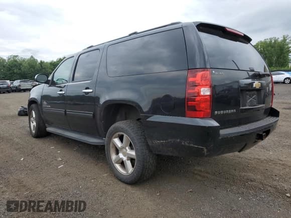 ✅ 2011 Chevrolet Suburban LS • VIN: 1GNSKHE36BR382223 • Lot: 64559285. Listed on Copart with 140,819 mi. Free auction sales archive from the USA and detailed vehicle history report at DreamBid. Image 2.