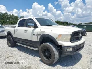 ✅ 2009 Dodge 1500 Laramie • VIN: 1D3HB13TX9S730662 • Lot: 65035075. Wystawiony na Copart z przebiegiem 164 178 mil. Bezpłatny archiwum sprzedaży aukcyjnych z USA i szczegółowy raport historii pojazdu na DreamBid. Zdjęcie 4.