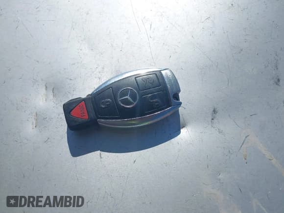 ✅ 2012 Mercedes-Benz C 250 • VIN: WDDGJ4HB7CF785844 • Lot: 42750461. Wystawiony na IAAI z przebiegiem 125 968 mil. Bezpłatny archiwum sprzedaży aukcyjnych z USA i szczegółowy raport historii pojazdu na DreamBid. Zdjęcie 11.