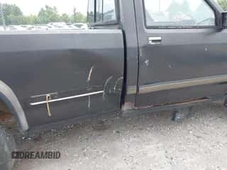 1987 Dodge Dakota z VIN 1B7GR14M2HS417062, wystawiony jako IAAI lot #43035917 z przebiegiem 189 633 mil mil oraz . Historia ofert i sprzedaży dostępna na DreamBid. Obrazek 6.