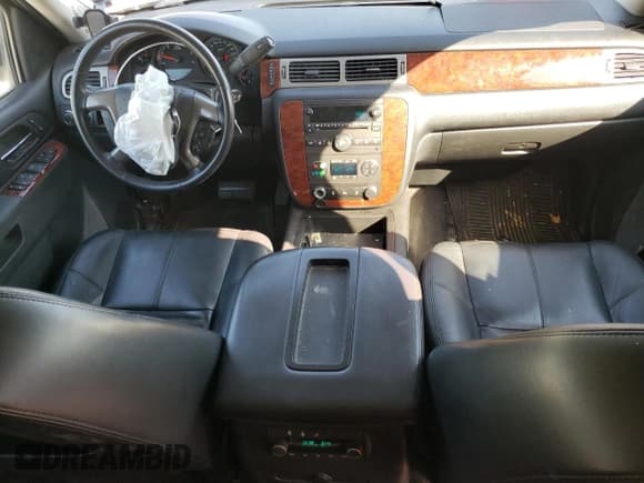 ✅ 2013 Chevrolet Suburban LT • VIN: 1GNSCJE09DR348922 • Lot: 74972334. Wystawiony na Copart z przebiegiem 108 275 mil. Bezpłatny archiwum sprzedaży aukcyjnych z USA i szczegółowy raport historii pojazdu na DreamBid. Zdjęcie 8.