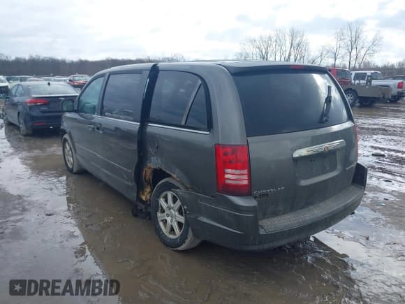 ✅ 2010 Chrysler Town & Country LX • VIN: 2A4RR2D16AR387179 • Lot: 41410509. Wystawiony na IAAI z przebiegiem 209 506 mil. Bezpłatny archiwum sprzedaży aukcyjnych z USA i szczegółowy raport historii pojazdu na DreamBid. Zdjęcie 3.