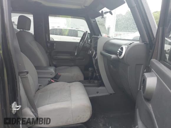 ✅ 2008 Jeep Wrangler Unlimited Sahara • VIN: 1J4GA59168L608758 • Lot: 42208426. Listed on IAAI with 212,132 mi. Free auction sales archive from the USA and detailed vehicle history report at DreamBid. Image 5.