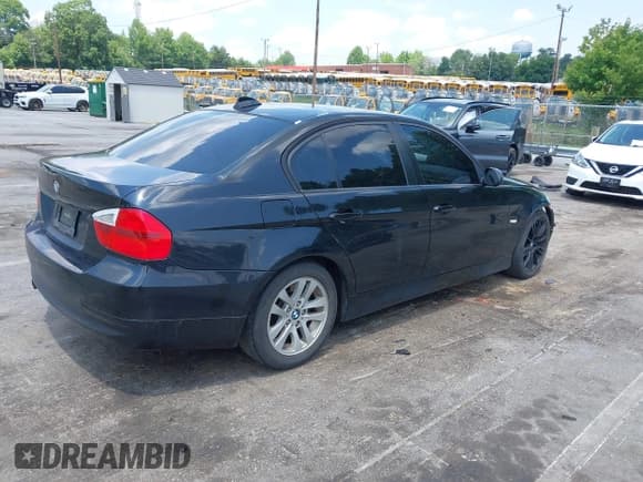 ✅ 2006 BMW 3 Series 325i • VIN: WBAVB13596KX65960 • Лот: 42460430. Опубликован ранее на IAAI с пробегом 331 860 миль. Бесплатный доступ к архиву аукционных продаж из США и подробный отчёт об истории автомобиля на DreamBid. Изображение 4.