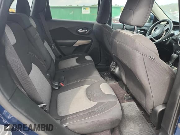 ✅ 2018 Jeep Cherokee Latitude Tech Connect • VIN: 1C4PJLCB3JD596595 • Lot: 85505655. Wystawiony na Copart z przebiegiem 164 918 mil. Bezpłatny archiwum sprzedaży aukcyjnych z USA i szczegółowy raport historii pojazdu na DreamBid. Zdjęcie 11.