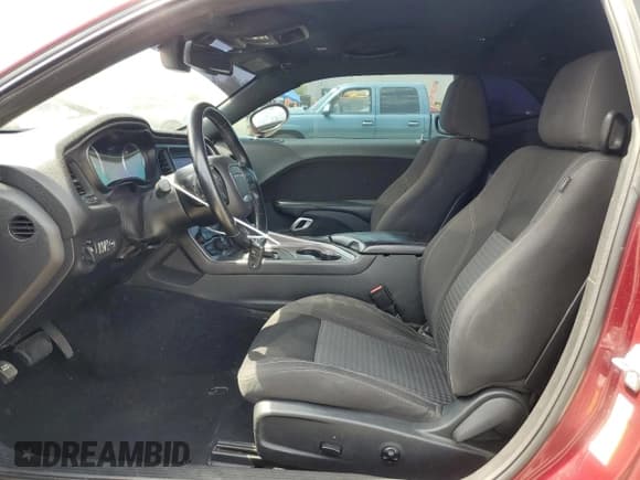 ✅ 2019 Dodge Challenger SXT • VIN: 2C3CDZAG8KH750914 • Lot: 70701865. Wystawiony na Copart z przebiegiem 148 936 mil. Bezpłatny archiwum sprzedaży aukcyjnych z USA i szczegółowy raport historii pojazdu na DreamBid. Zdjęcie 7.