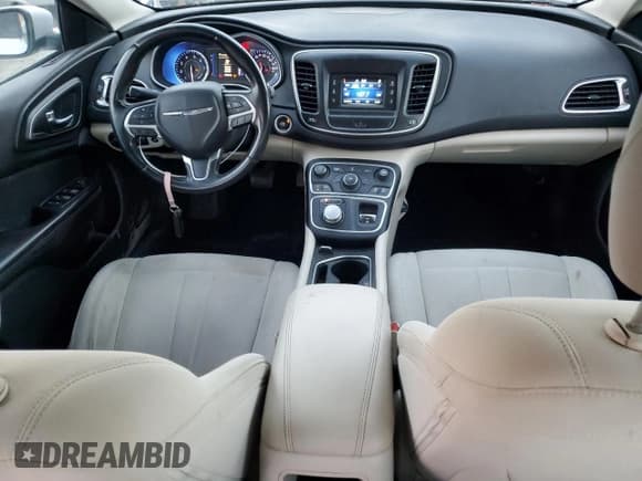 ✅ 2015 Chrysler 200 Limited • VIN: 1C3CCCABXFN607609 • Lot: 92898305. Wystawiony na Copart z przebiegiem 104 068 mil. Bezpłatny archiwum sprzedaży aukcyjnych z USA i szczegółowy raport historii pojazdu na DreamBid. Zdjęcie 8.