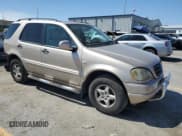 ✅ 2001 Mercedes-Benz M 320/430/500 • VIN: 4JGAB54E31A242466 • Лот: 80584225. Опубликован ранее на Copart с пробегом 174 690 миль. Бесплатный доступ к архиву аукционных продаж из США и подробный отчёт об истории автомобиля на DreamBid. Изображение 4.