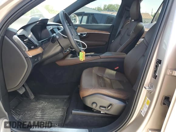 ✅ 2023 Volvo XC90 Plus • VIN: YV4L12PN5P1904760 • Lot: 57093025. Listed on Copart with 38,266 mi. Free auction sales archive from the USA and detailed vehicle history report at DreamBid. Image 7.