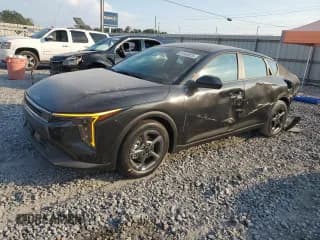 ✅ 2025 Kia K4 LXS • VIN: 3KPFT4DE8SE194804 • Lot: 81549625. Wystawiony na Copart z przebiegiem 305 mil. Bezpłatny archiwum sprzedaży aukcyjnych z USA i szczegółowy raport historii pojazdu na DreamBid. Zdjęcie 1.