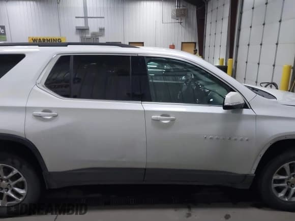 ✅ 2020 Chevrolet Traverse LT Cloth • VIN: 1GNEVGKW8LJ230702 • Lot: 41137563. Listed on IAAI with 70,222 mi. Free auction sales archive from the USA and detailed vehicle history report at DreamBid. Image 13.
