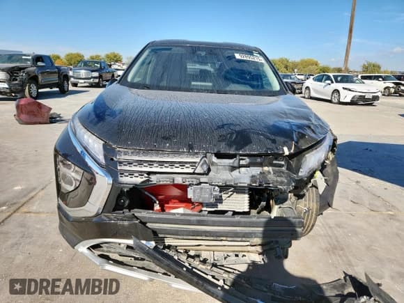 ✅ 2024 Mitsubishi Eclipse Cross SE • VIN: JA4ATWAA5RZ034833 • Lot: 92895215. Wystawiony na Copart z przebiegiem 29 510 mil. Bezpłatny archiwum sprzedaży aukcyjnych z USA i szczegółowy raport historii pojazdu na DreamBid. Zdjęcie 5.