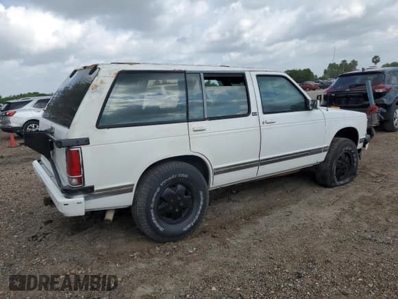 ✅ 1994 GMC Jimmy Diamond Edition Luxury • VIN: 1GKDT13W5R2503916 • Lot: 54717215. Wystawiony na Copart z przebiegiem 99 991 mil. Bezpłatny archiwum sprzedaży aukcyjnych z USA i szczegółowy raport historii pojazdu na DreamBid. Zdjęcie 3.