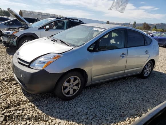 ✅ 2004 Toyota Prius • VIN: JTDKB20U940061497 • Lot: 81313135. Listed on Copart with 205,977 mi. Free auction sales archive from the USA and detailed vehicle history report at DreamBid. Image 1.