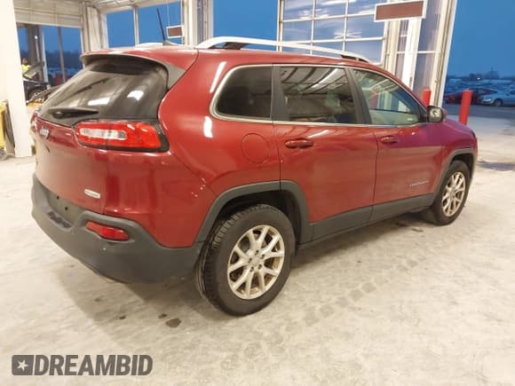✅ 2017 Jeep Cherokee Latitude • VIN: 1C4PJMCS8HW576962 • Лот: 43685987. Опубликован ранее на IAAI с пробегом 251 328 миль. Бесплатный доступ к архиву аукционных продаж из США и подробный отчёт об истории автомобиля на DreamBid. Изображение 4.