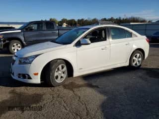 2014 Chevrolet Cruze 1LT z VIN 1G1PC5SB4E7453191, wystawiony jako Copart lot #82651705 z przebiegiem 77 369 mil mil oraz Szkoda całkowita • Salvage title. Historia ofert i sprzedaży dostępna na DreamBid. Obrazek 1.