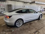 ✅ 2018 Tesla Model 3 Long Range Battery • VIN: 5YJ3E1EB4JF087614 • Lot: 92456345. Wystawiony na Copart z przebiegiem 40 486 mil. Bezpłatny archiwum sprzedaży aukcyjnych z USA i szczegółowy raport historii pojazdu na DreamBid. Zdjęcie 3.