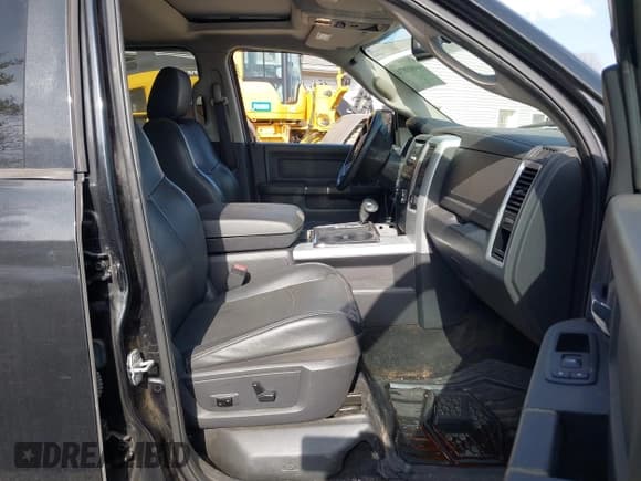 ✅ 2009 Dodge 1500 Laramie • VIN: 1D3HV13TX9S706949 • Lot: 41803074. Wystawiony na IAAI z przebiegiem 144 047 mil. Bezpłatny archiwum sprzedaży aukcyjnych z USA i szczegółowy raport historii pojazdu na DreamBid. Zdjęcie 5.