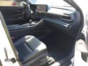 ✅ 2024 Toyota Crown XLE • VIN: JTDAAAAF2R3027013 • Lot: 42226856. Wystawiony na IAAI z przebiegiem 26 393 mil. Bezpłatny archiwum sprzedaży aukcyjnych z USA i szczegółowy raport historii pojazdu na DreamBid. Zdjęcie 5.