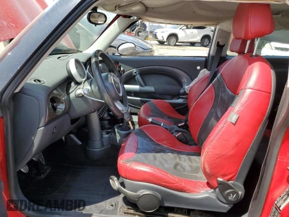 ✅ 2004 MINI Hardtop S • VIN: WMWRE33404TD88974 • Lot: 59184075. Listed on Copart with 104,096 mi. Free auction sales archive from the USA and detailed vehicle history report at DreamBid. Image 7.