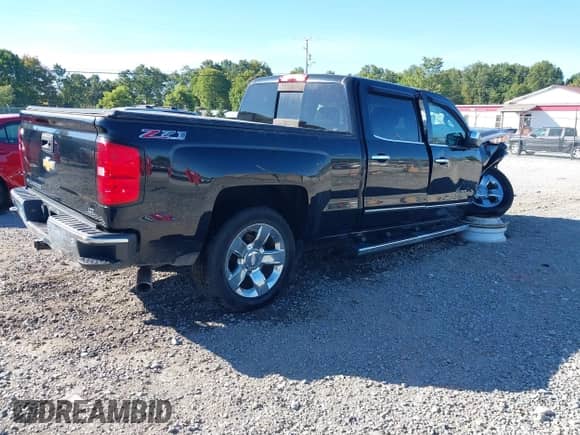 2015 Chevrolet Silverado 1500 LTZ z VIN 3GCUKSEC0FG537689, wystawiony jako IAAI lot #43118408 z przebiegiem 127 218 mil mil oraz . Historia ofert i sprzedaży dostępna na DreamBid. Obrazek 4.